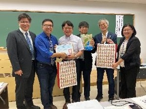 ESD-Jへの感謝の品の贈呈